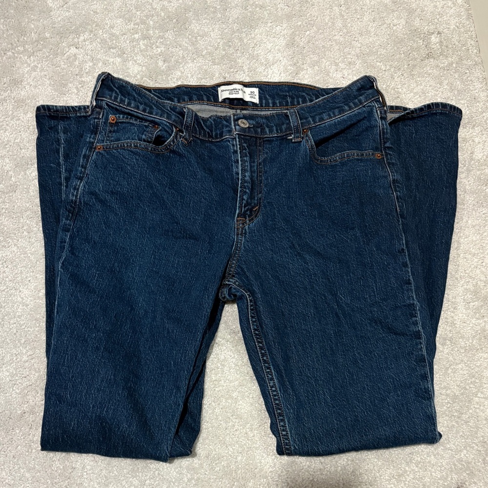 Dark blue women’s Abercrombie mid-rise bootcut jeans. Size 30R